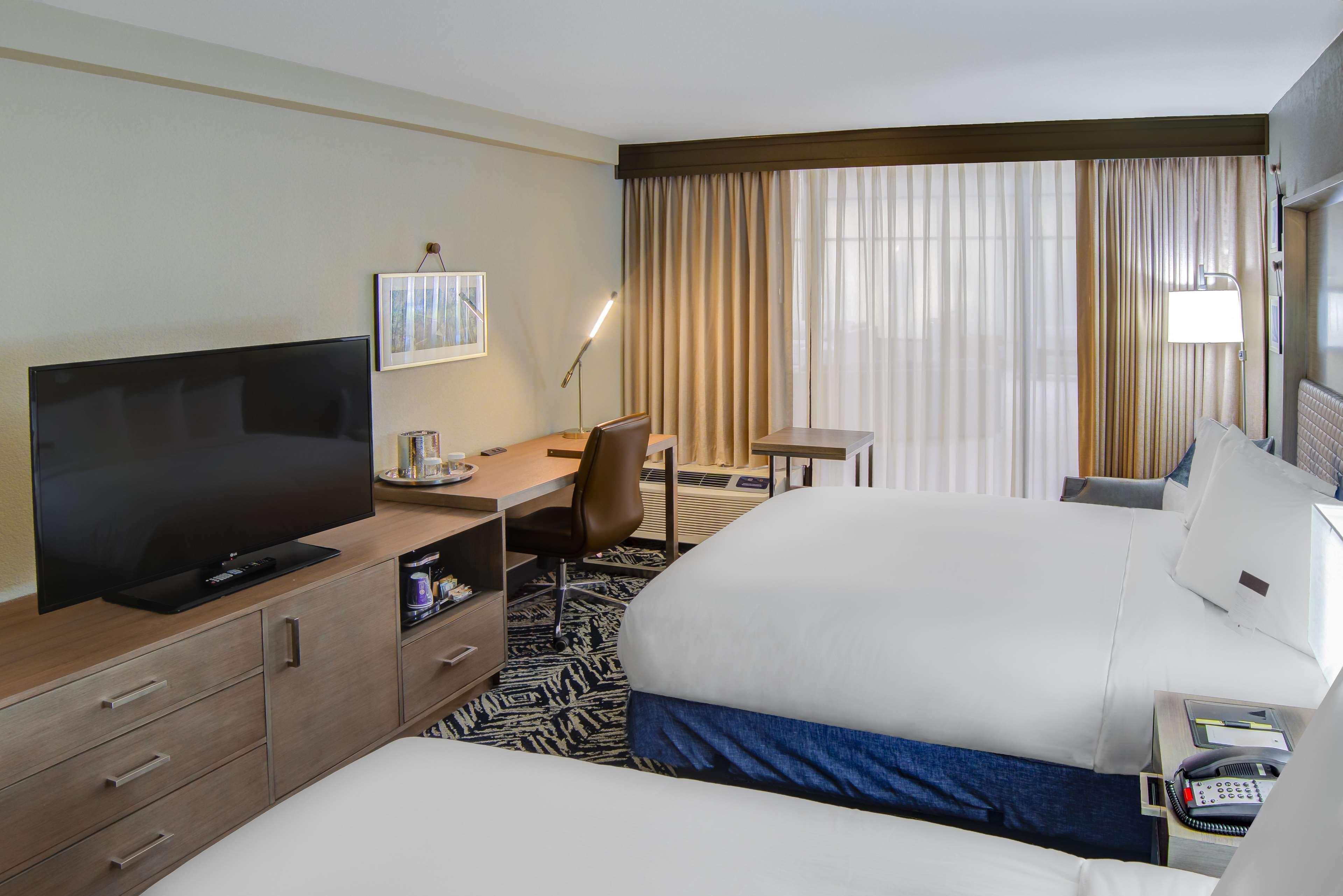 Doubletree By Hilton Harrisonburg Hotel Buitenkant foto