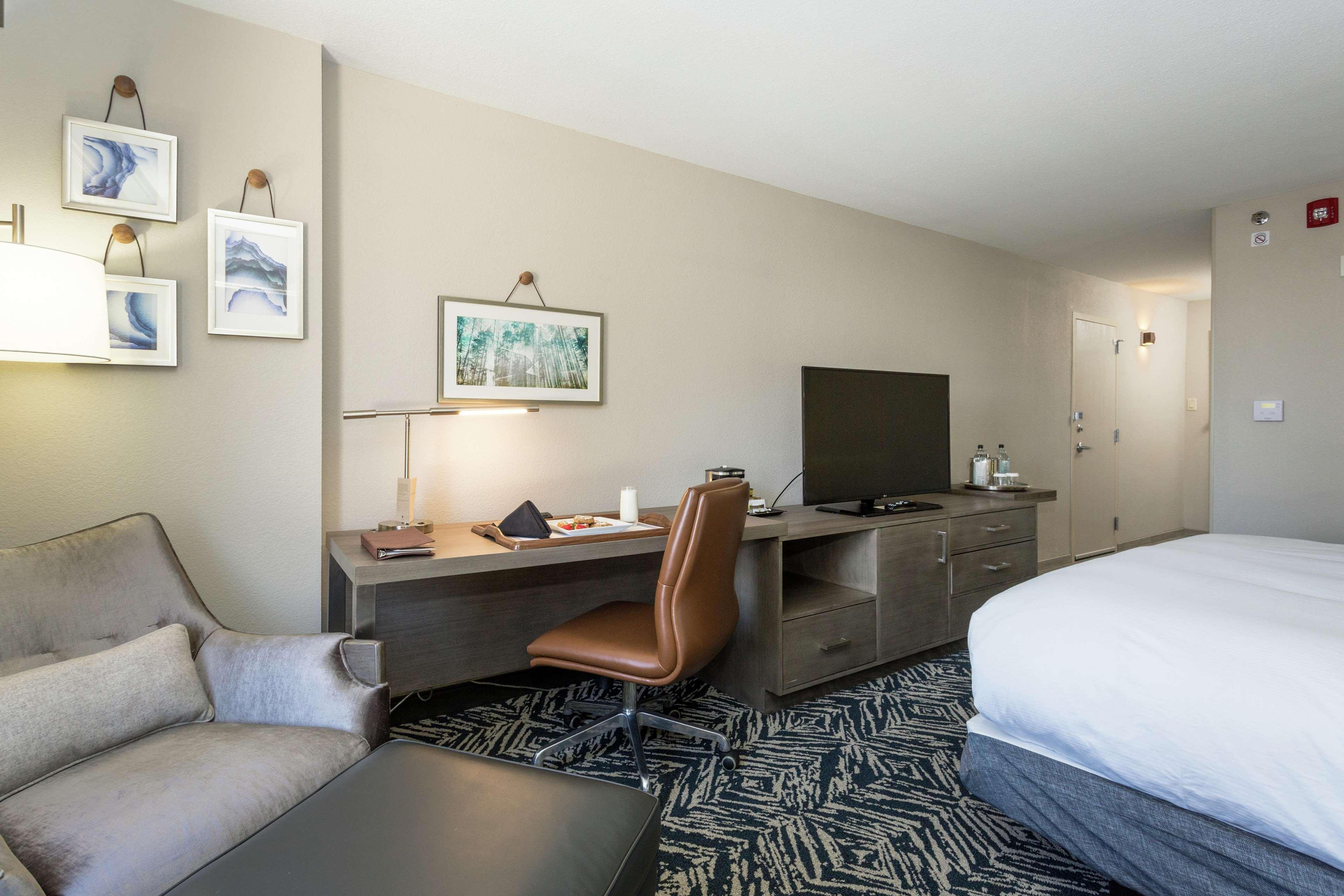 Doubletree By Hilton Harrisonburg Hotel Buitenkant foto