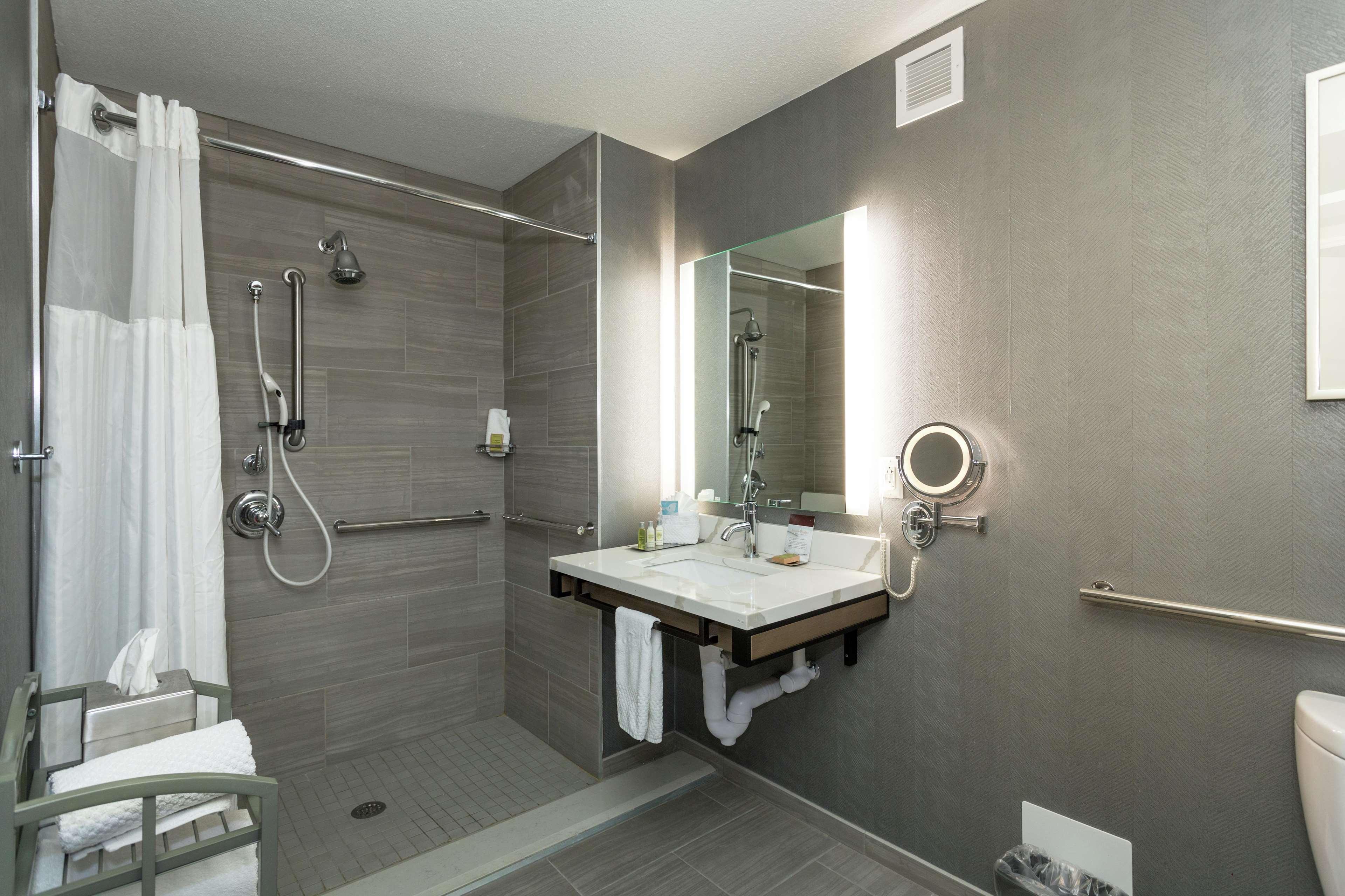 Doubletree By Hilton Harrisonburg Hotel Buitenkant foto