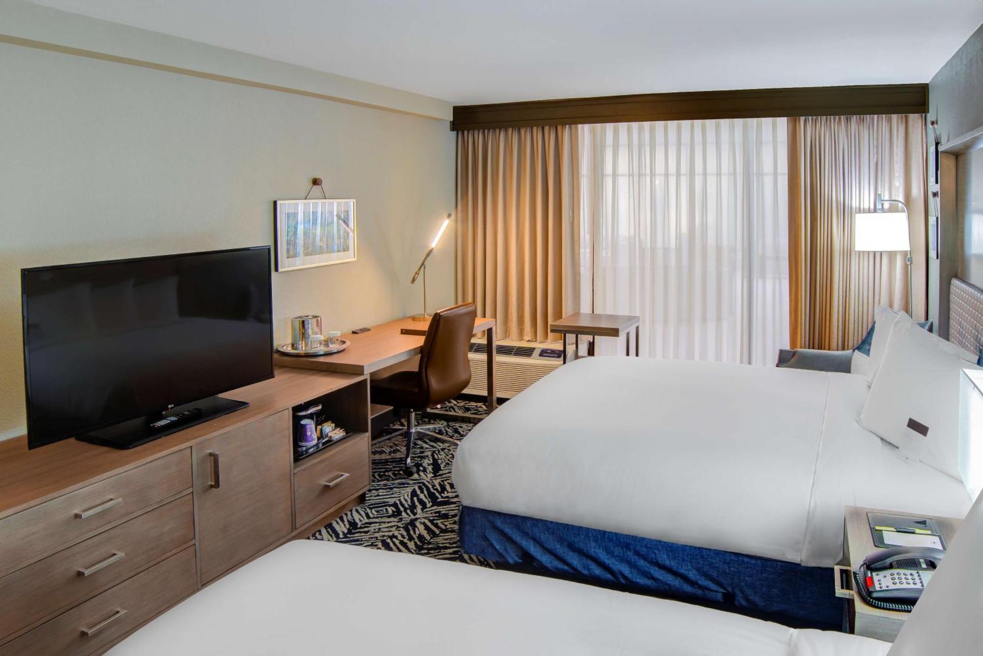 Doubletree By Hilton Harrisonburg Hotel Buitenkant foto