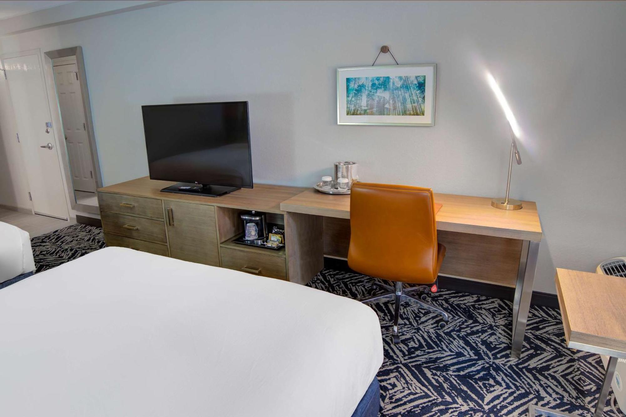 Doubletree By Hilton Harrisonburg Hotel Buitenkant foto