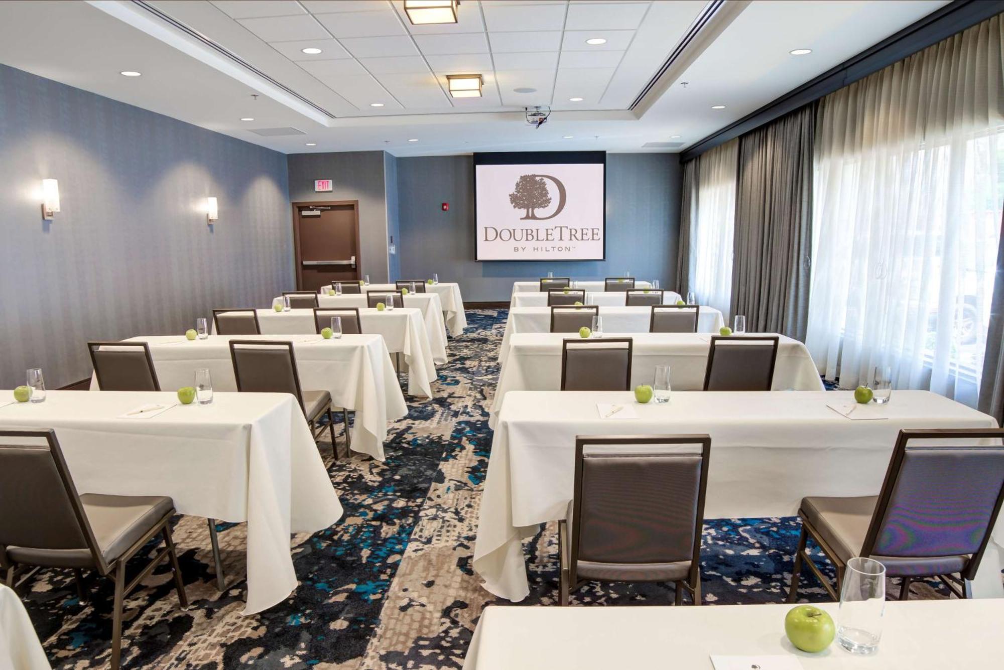 Doubletree By Hilton Harrisonburg Hotel Buitenkant foto