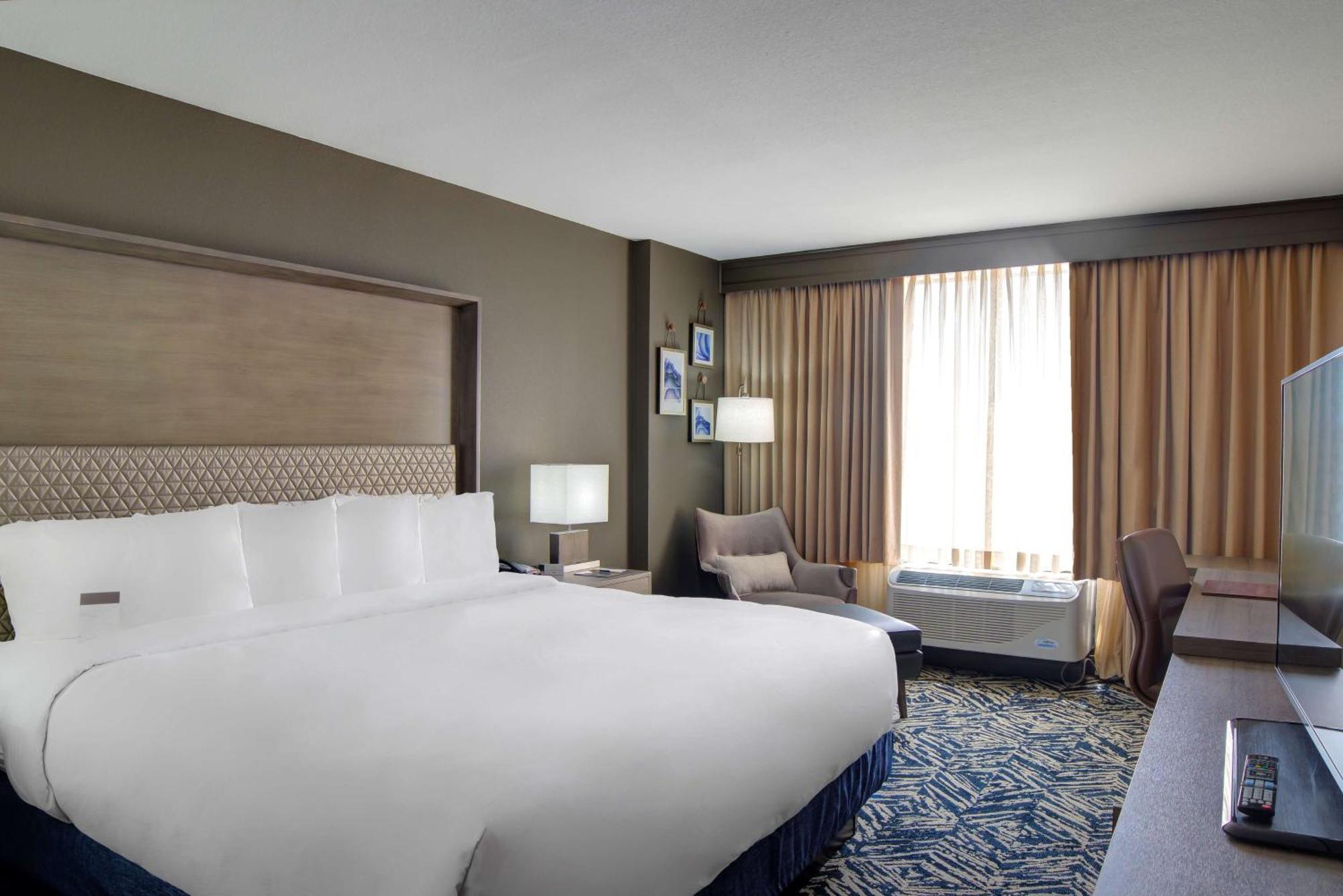 Doubletree By Hilton Harrisonburg Hotel Buitenkant foto