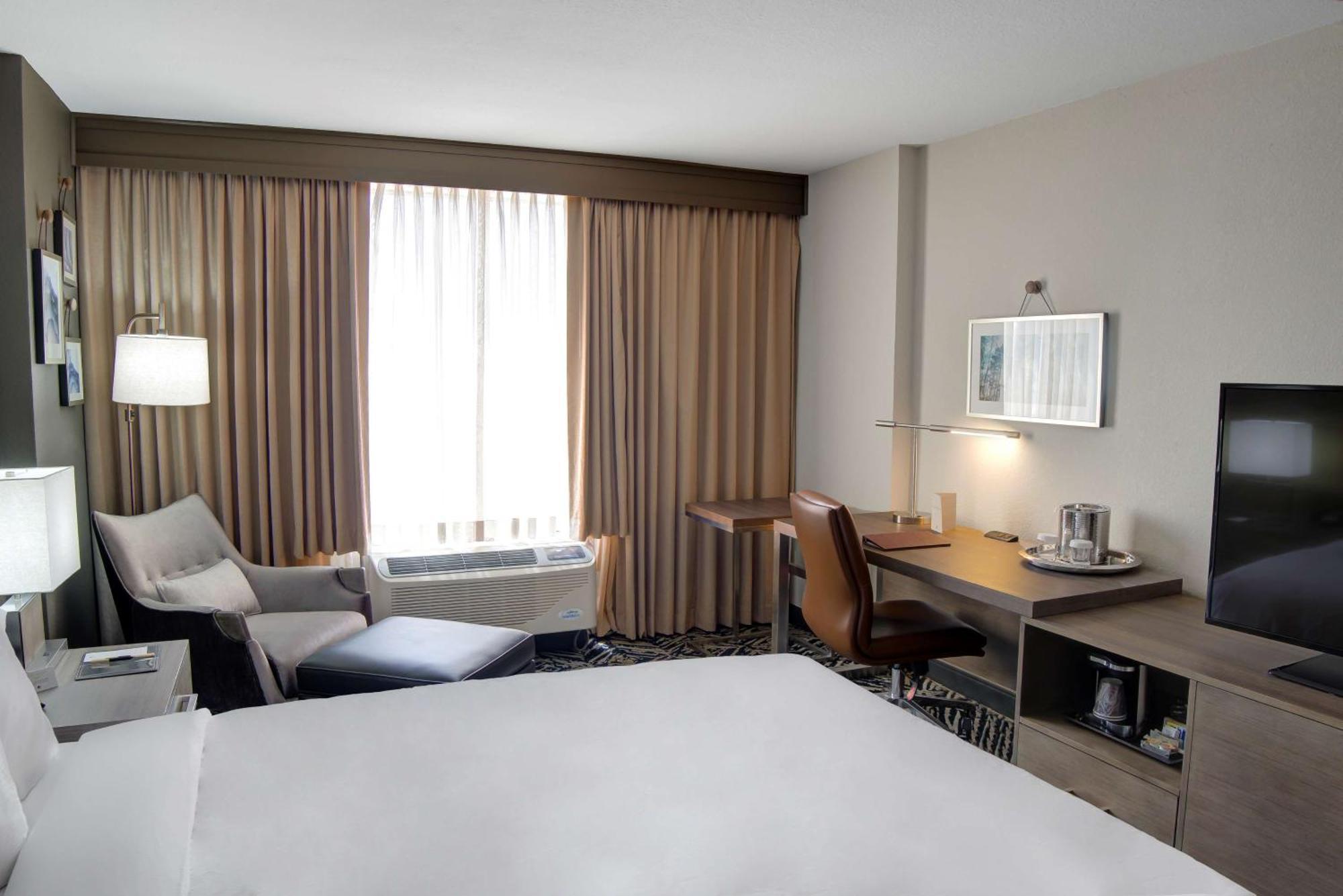 Doubletree By Hilton Harrisonburg Hotel Buitenkant foto