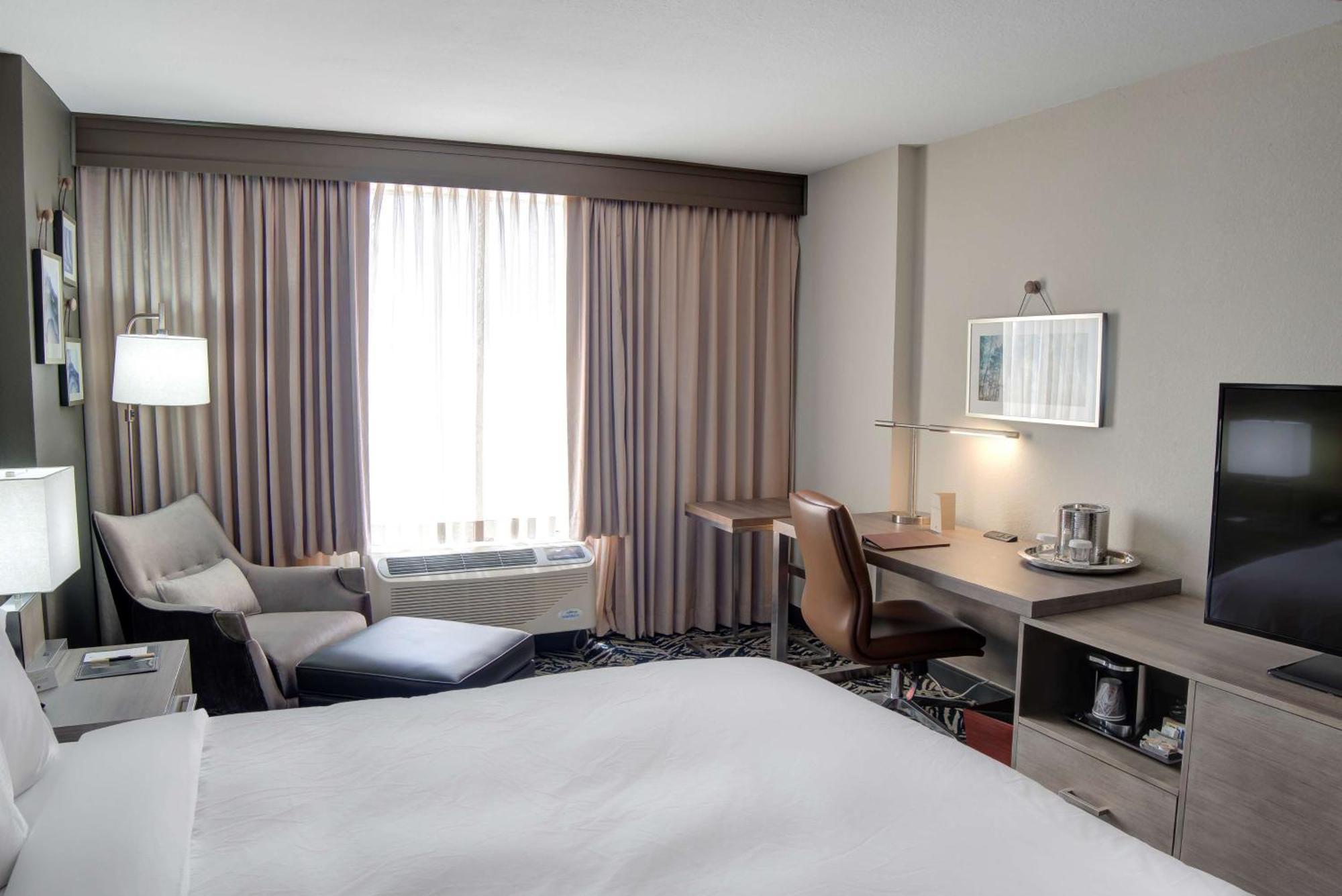 Doubletree By Hilton Harrisonburg Hotel Buitenkant foto