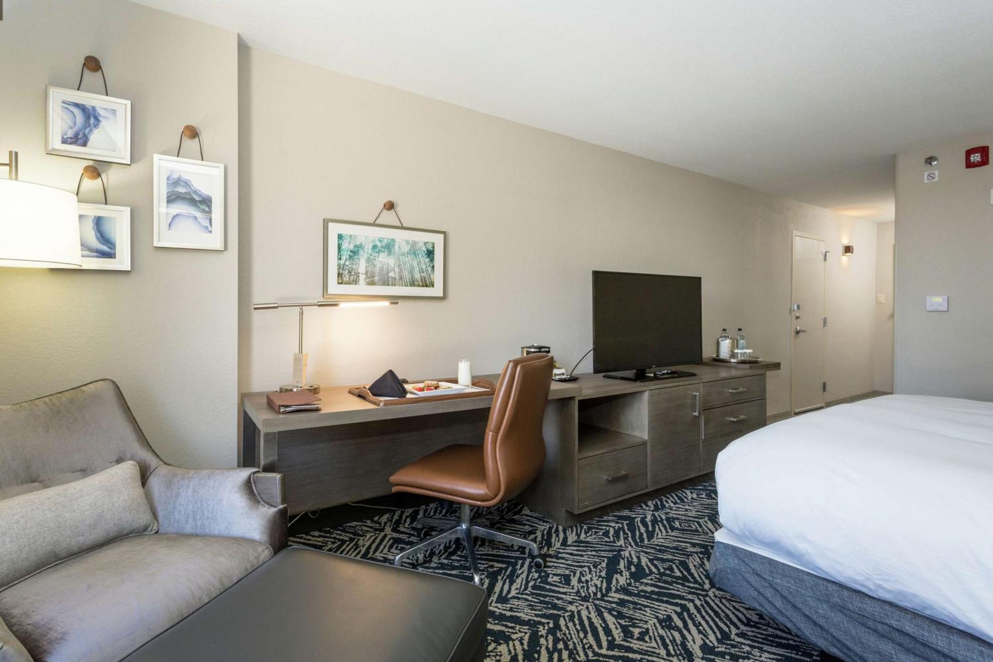 Doubletree By Hilton Harrisonburg Hotel Buitenkant foto
