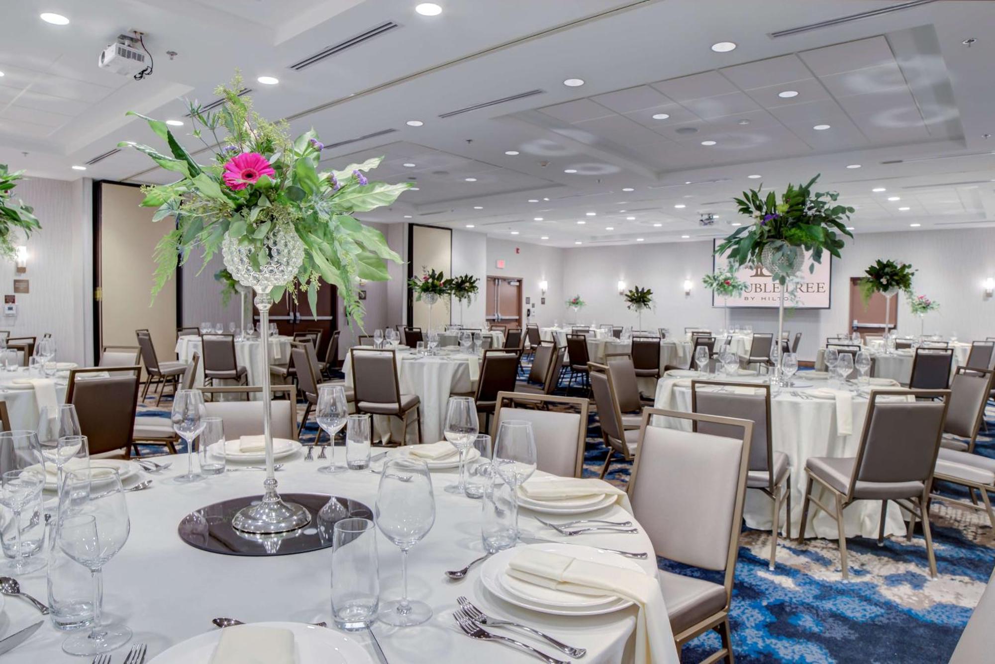 Doubletree By Hilton Harrisonburg Hotel Buitenkant foto