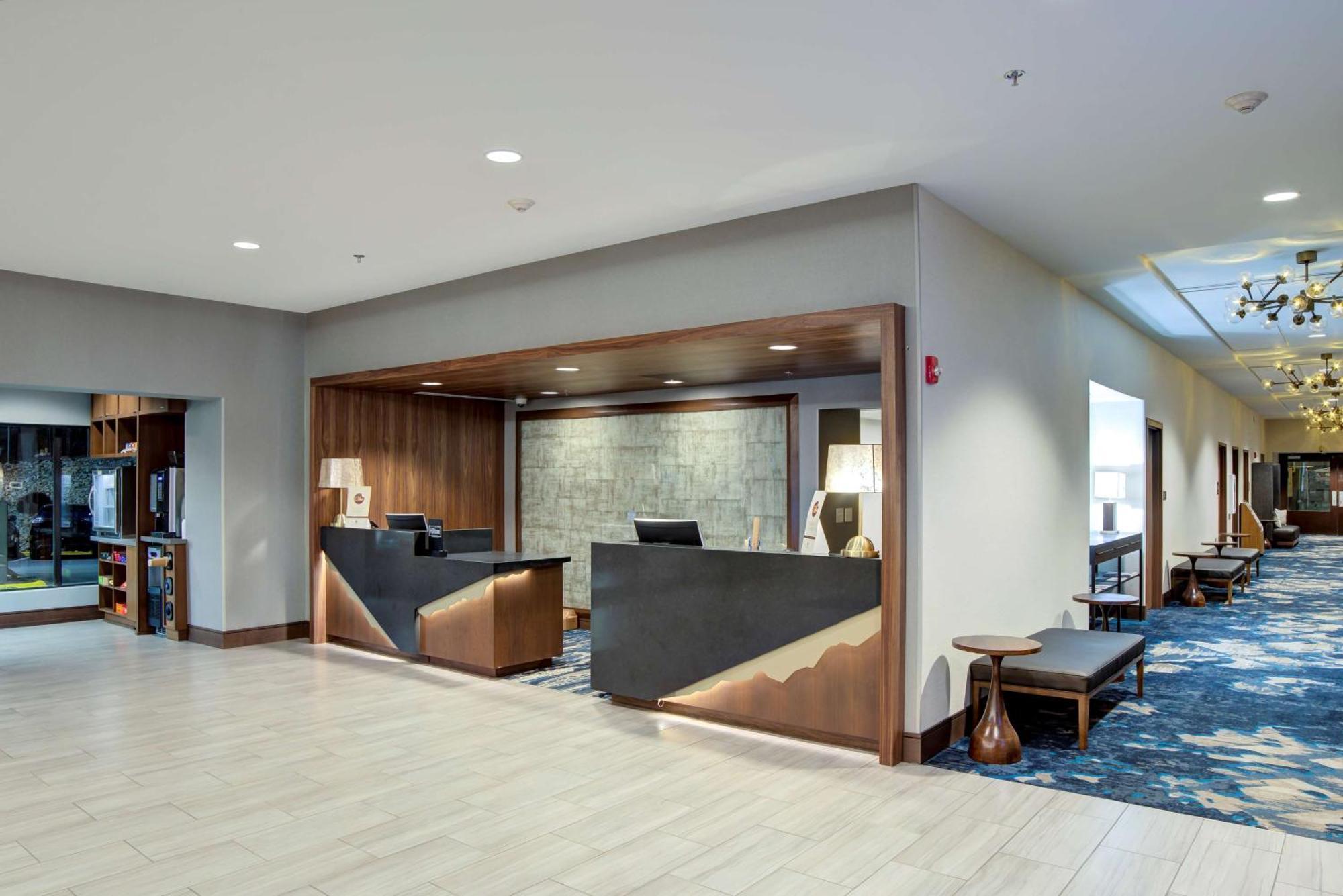 Doubletree By Hilton Harrisonburg Hotel Buitenkant foto