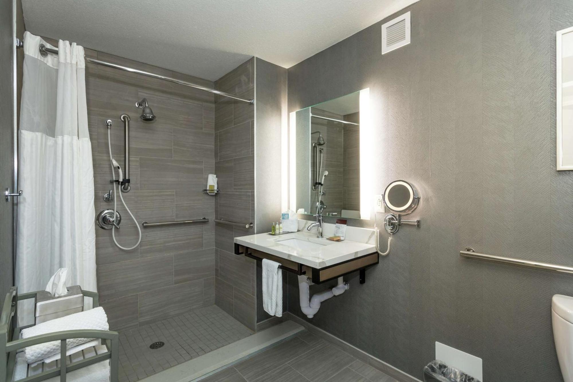 Doubletree By Hilton Harrisonburg Hotel Buitenkant foto