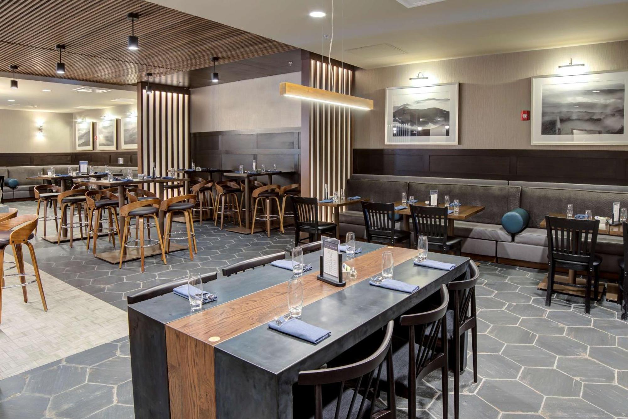 Doubletree By Hilton Harrisonburg Hotel Buitenkant foto
