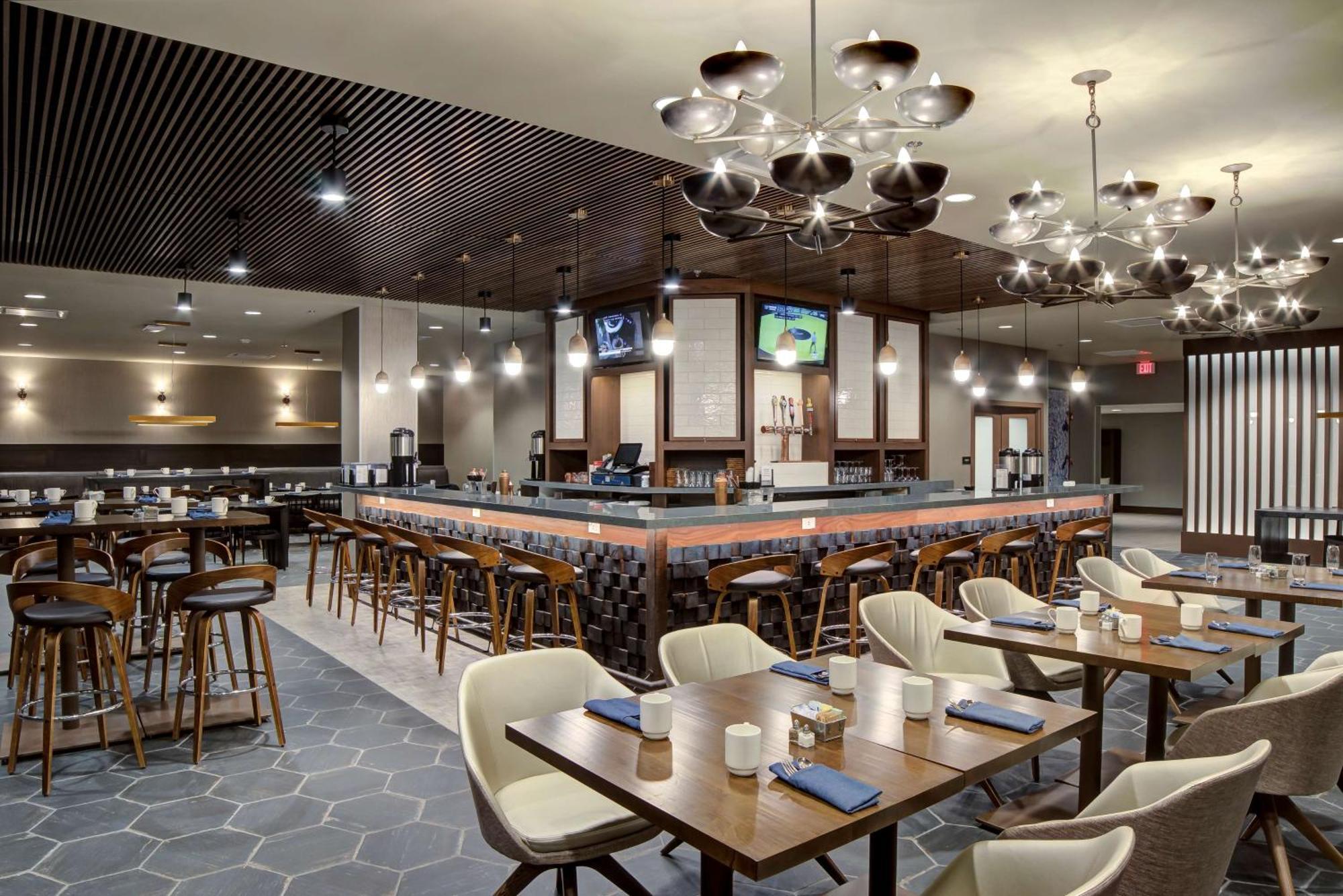 Doubletree By Hilton Harrisonburg Hotel Buitenkant foto