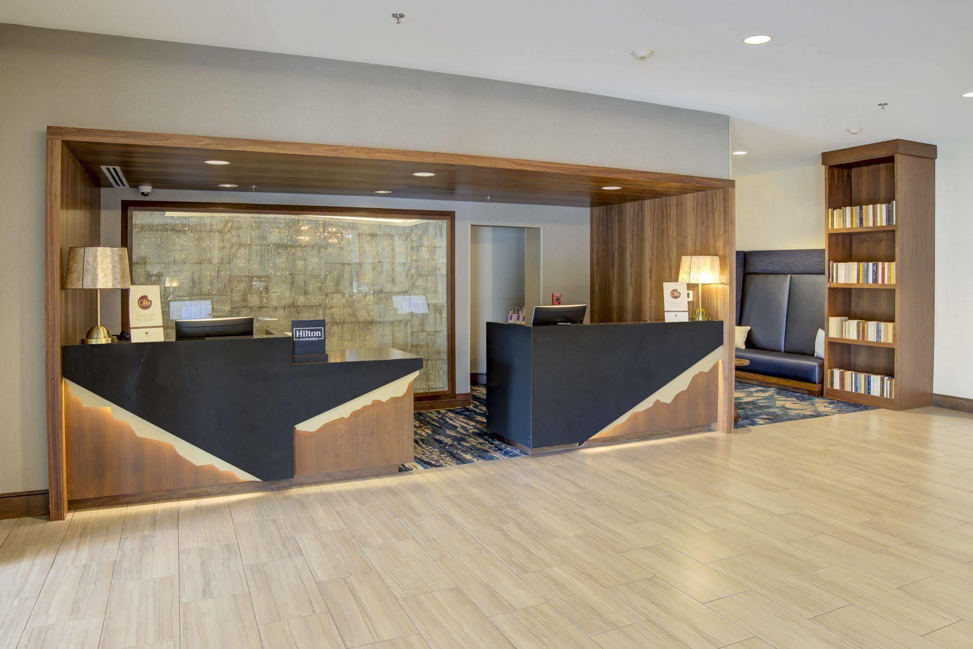 Doubletree By Hilton Harrisonburg Hotel Buitenkant foto