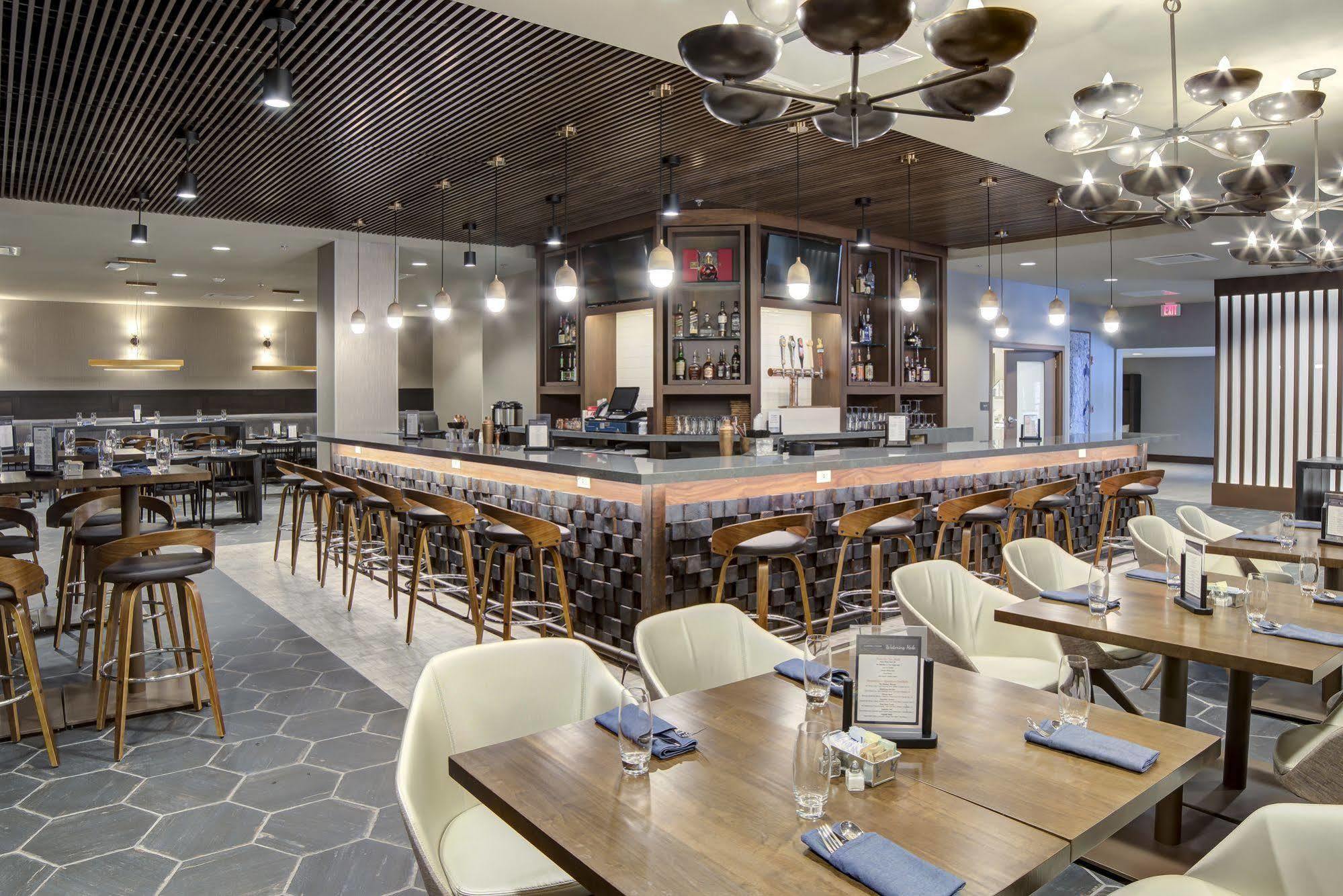 Doubletree By Hilton Harrisonburg Hotel Buitenkant foto